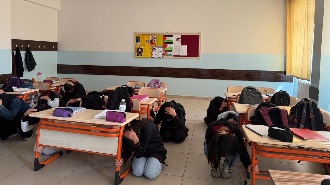  Okulumuzda Deprem Tatbikatı Gerçekleştirildi